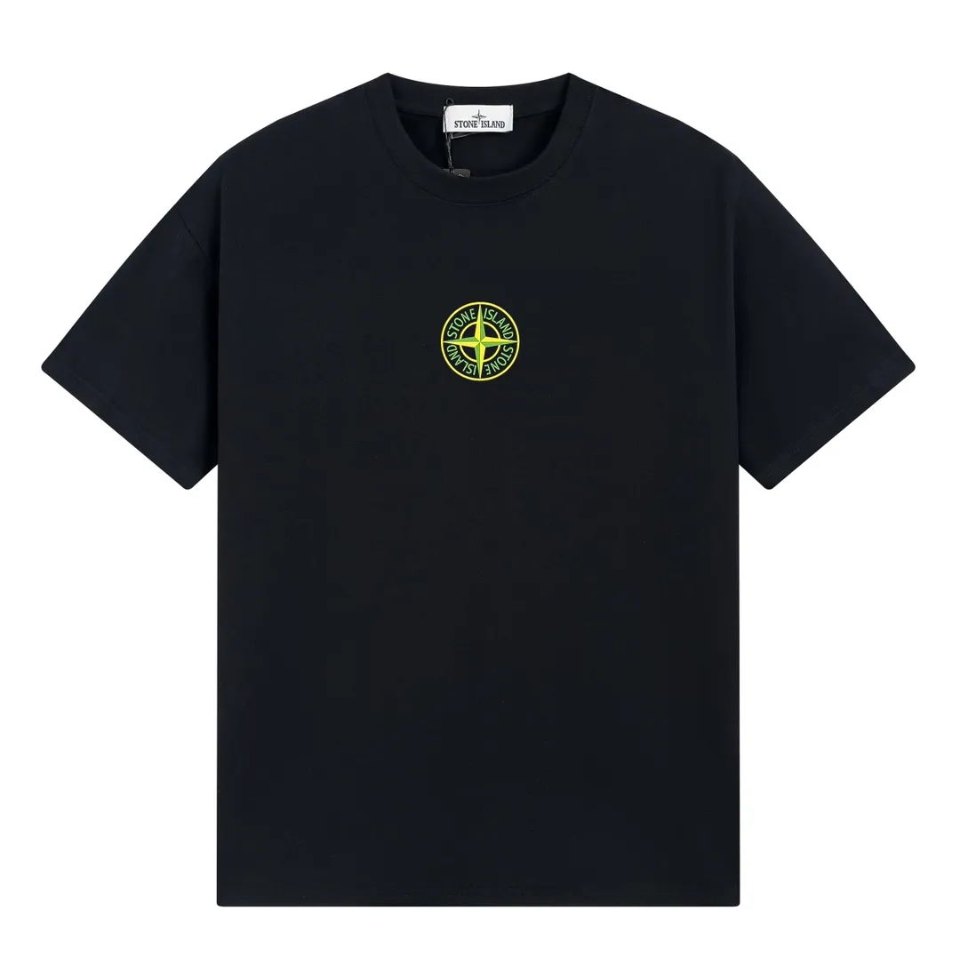 W622#P110 [Stone lsland/Stone Island summer new short-sleeved T-shirt with small compass print on the chest] ⚠️[Original creation with high control of details] - Made of 260 grams of combed cotton with 32-count double yarn, soft and comfortable to the touch, sweat-absorbent and breathable. - Simple, basic and versatile style, original quality, the first choice for couples. - Made in a large factory, four needles and five threads on the shoulder, neat alignment, high quality workmanship. - Same style for men and women, very versatile One piece by hand, the details are clearly visible. Color: Black White Size: M L